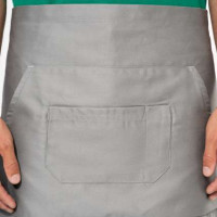 Средно дълга деним престилка MID APRON с три джоба и регулируеми връзки