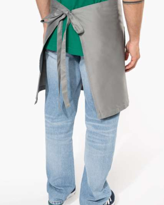 Средно дълга деним престилка MID APRON с три джоба и регулируеми връзки